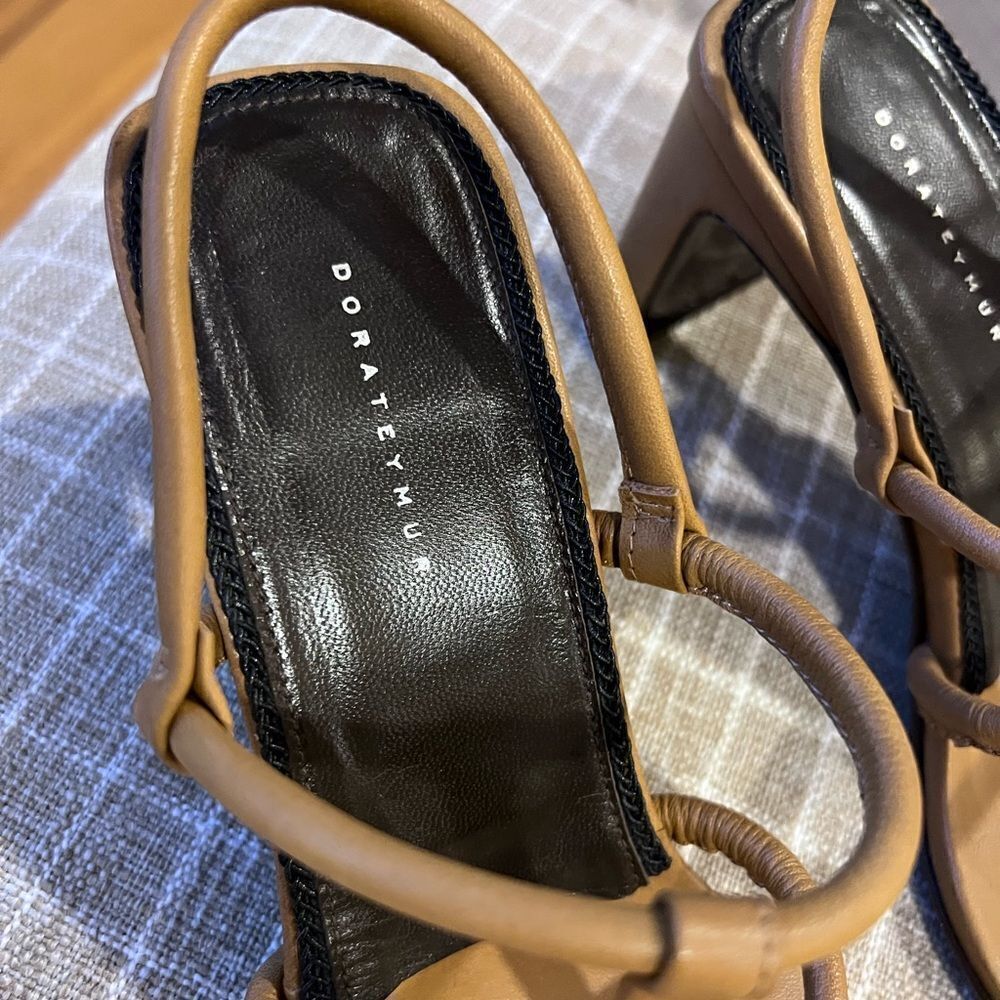 Dorateymur tan square toed sandals - Picture 3 of 8